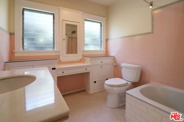 523 N Gower Street, Los Angeles, CA 90004