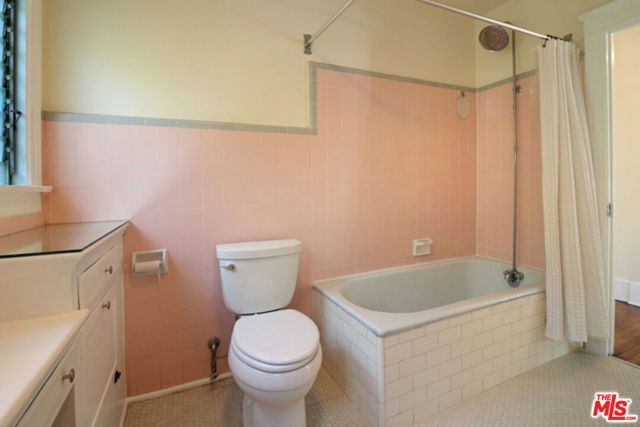 523 N Gower Street, Los Angeles, CA 90004