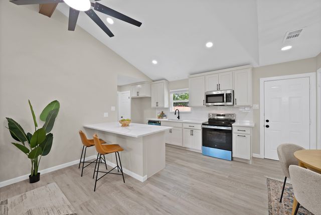 807 Hillcrest Drive, Arlington, TX 76010