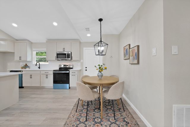 807 Hillcrest Drive, Arlington, TX 76010