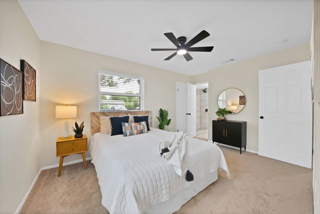 807 Hillcrest Drive, Arlington, TX 76010
