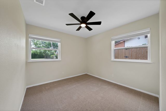807 Hillcrest Drive, Arlington, TX 76010