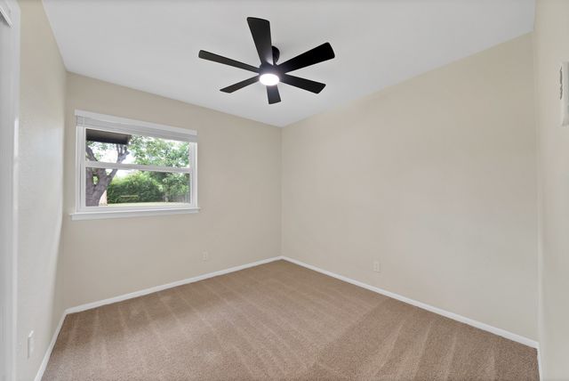 807 Hillcrest Drive, Arlington, TX 76010