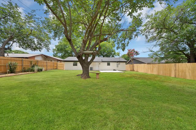 807 Hillcrest Drive, Arlington, TX 76010