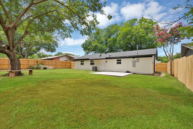 807 Hillcrest Drive, Arlington, TX 76010