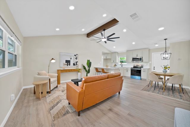 807 Hillcrest Drive, Arlington, TX 76010