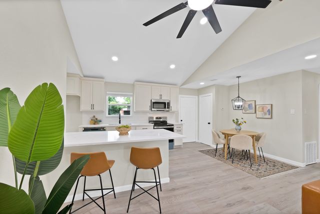 807 Hillcrest Drive, Arlington, TX 76010