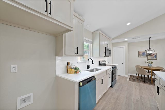 807 Hillcrest Drive, Arlington, TX 76010