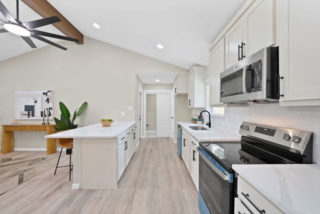807 Hillcrest Drive, Arlington, TX 76010