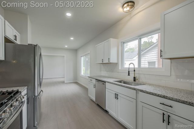 1089 Myrtle Avenue, Waterford Charter Township, MI 48328