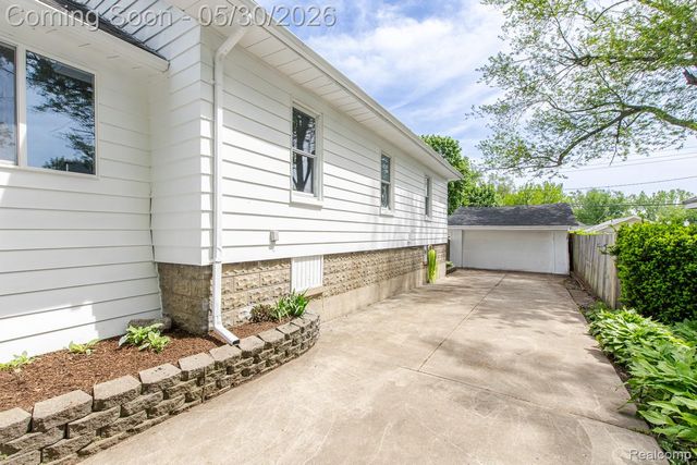 1089 Myrtle Avenue, Waterford Charter Township, MI 48328