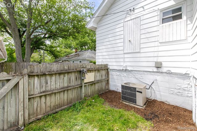 1089 Myrtle Avenue, Waterford Charter Township, MI 48328