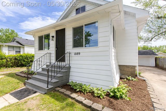 1089 Myrtle Avenue, Waterford Charter Township, MI 48328