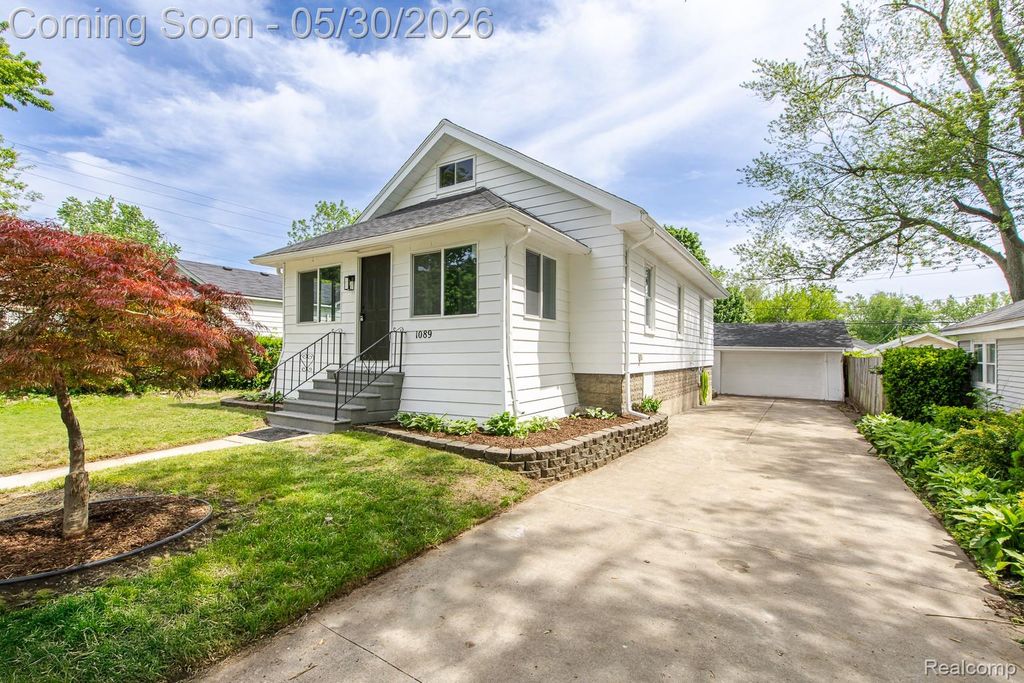 1089 Myrtle Avenue, Waterford Charter Township, MI 48328