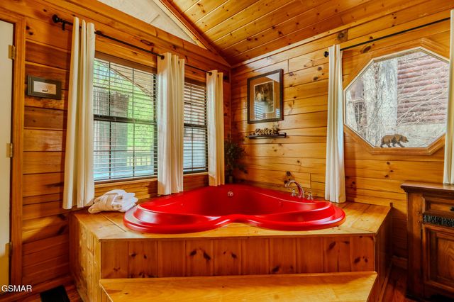 1505 Bears Den Way, Sevierville, TN 37862