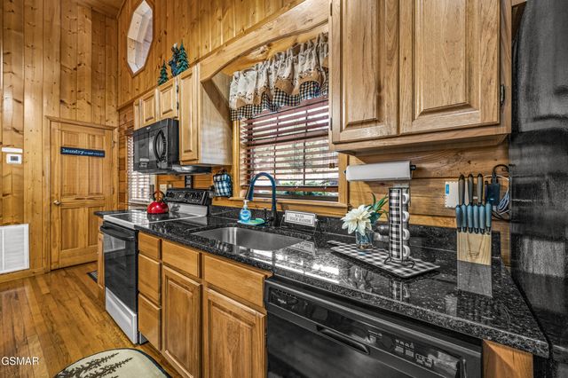 1505 Bears Den Way, Sevierville, TN 37862