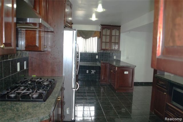 8452 Doncaster Drive, Sterling Heights, MI 48312