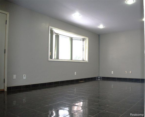 8452 Doncaster Drive, Sterling Heights, MI 48312