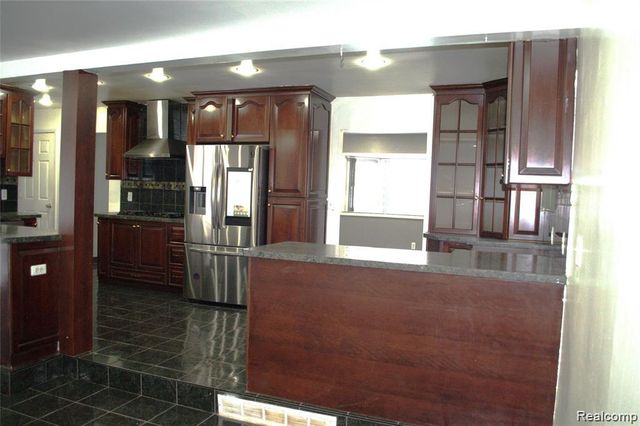 8452 Doncaster Drive, Sterling Heights, MI 48312