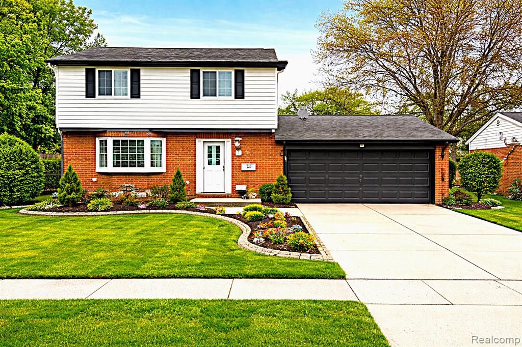 8452 Doncaster Drive, Sterling Heights, MI 48312