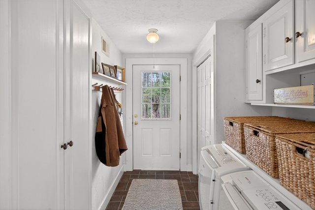 32 Crescent St, Plympton, MA 02367