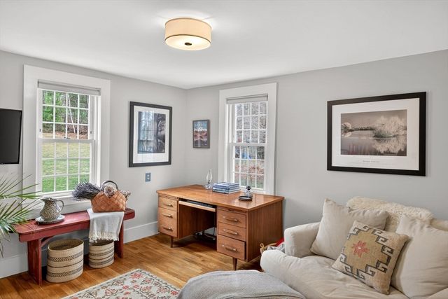 32 Crescent St, Plympton, MA 02367