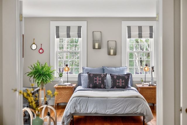 32 Crescent St, Plympton, MA 02367