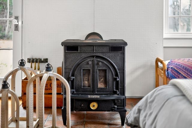 32 Crescent St, Plympton, MA 02367