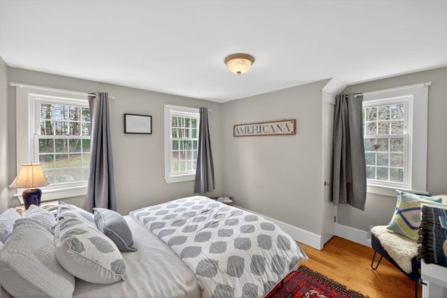 32 Crescent St, Plympton, MA 02367