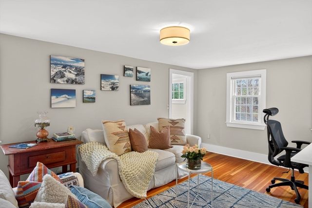 32 Crescent St, Plympton, MA 02367