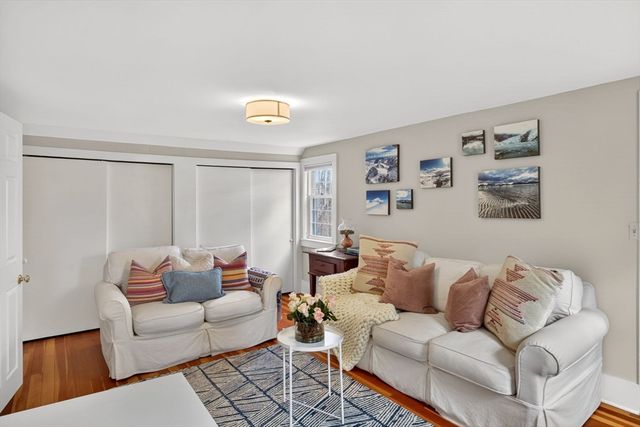 32 Crescent St, Plympton, MA 02367