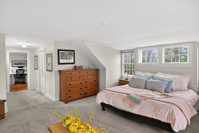 32 Crescent St, Plympton, MA 02367