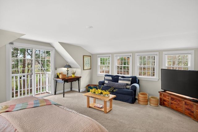 32 Crescent St, Plympton, MA 02367