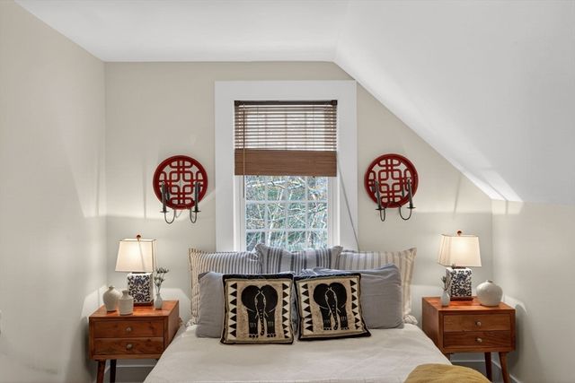 32 Crescent St, Plympton, MA 02367