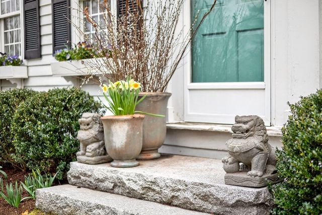 32 Crescent St, Plympton, MA 02367