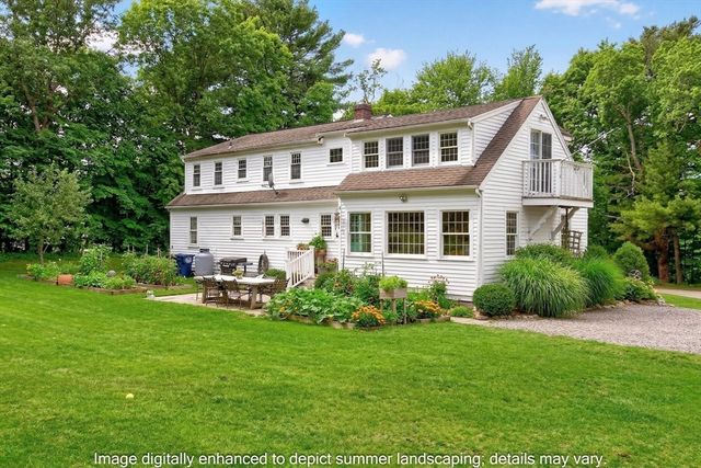 32 Crescent St, Plympton, MA 02367