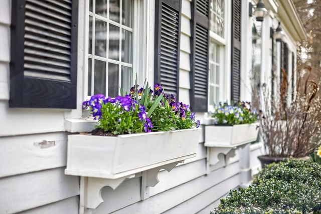 32 Crescent St, Plympton, MA 02367