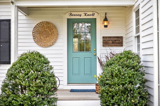 32 Crescent St, Plympton, MA 02367