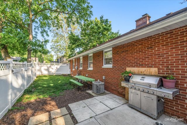 26 E Tyler Street, Oswego, IL 60543