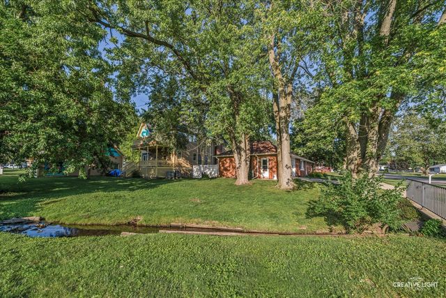 26 E Tyler Street, Oswego, IL 60543