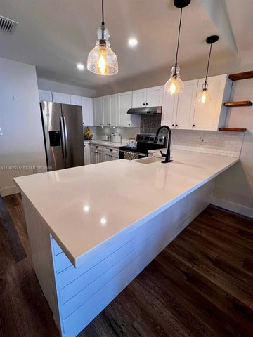 2551 W 64th Pl, Hialeah, FL 33016