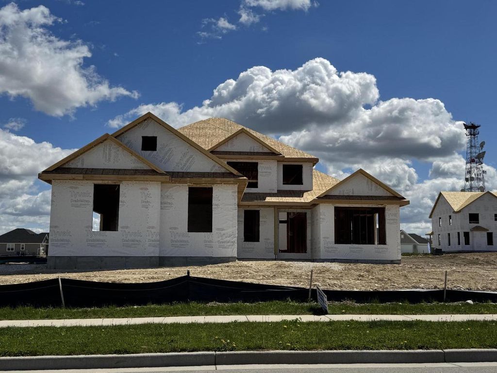 2453 Cedar Bluffs DRIVE, Slinger, WI 53086