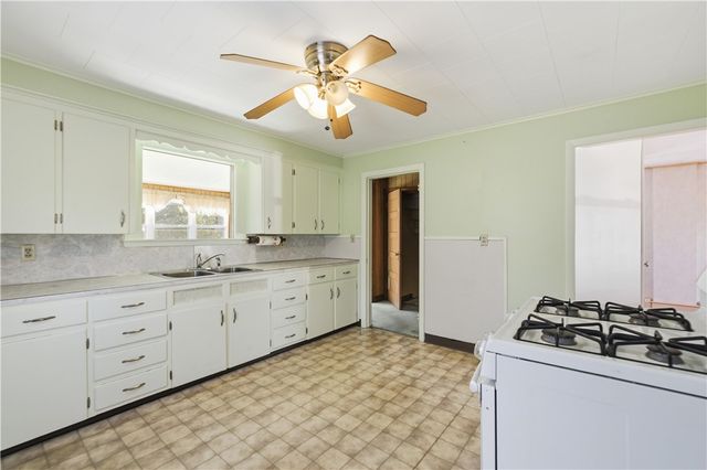 9 Lillis Avenue, Barrington, RI 02806