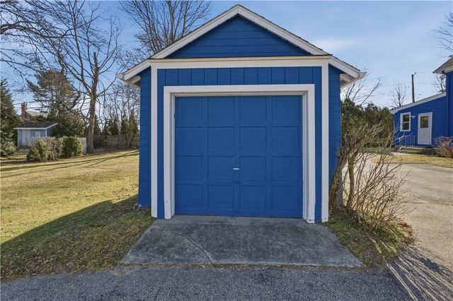 9 Lillis Avenue, Barrington, RI 02806