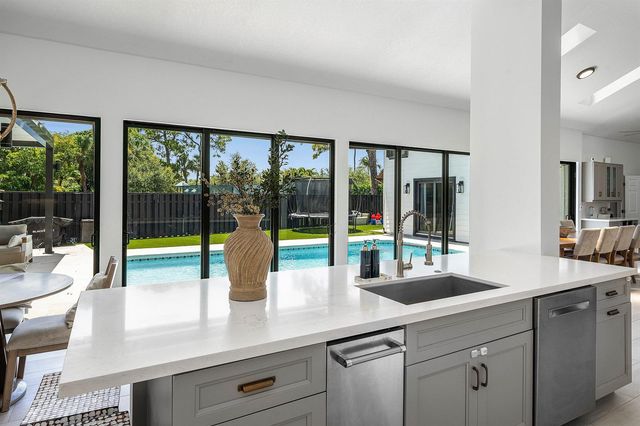 2707 Biarritz Drive, Palm Beach Gardens, FL 33410