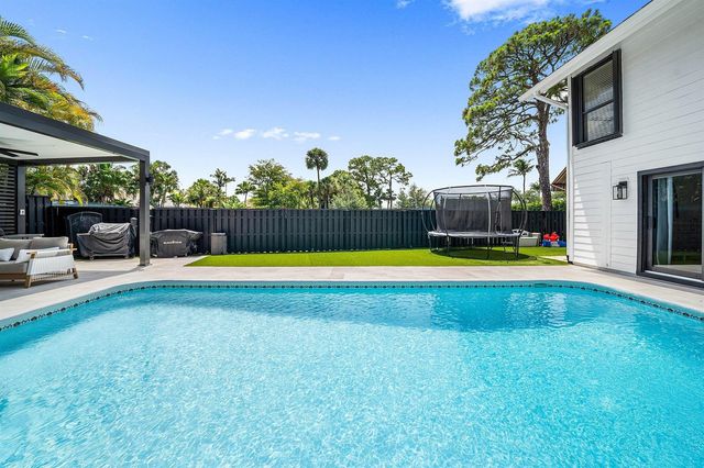 2707 Biarritz Drive, Palm Beach Gardens, FL 33410