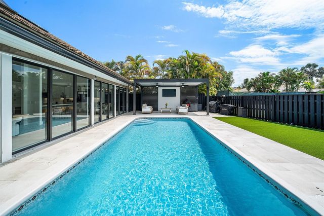 2707 Biarritz Drive, Palm Beach Gardens, FL 33410