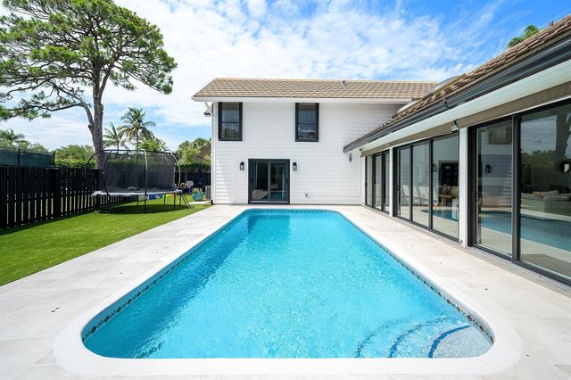 2707 Biarritz Drive, Palm Beach Gardens, FL 33410