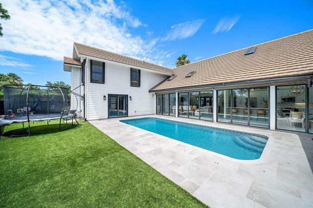 2707 Biarritz Drive, Palm Beach Gardens, FL 33410