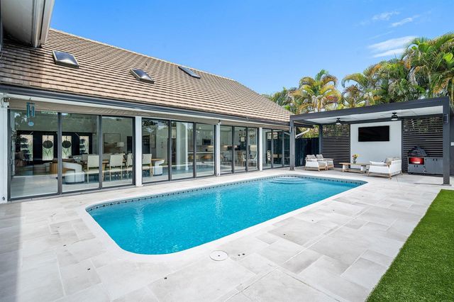 2707 Biarritz Drive, Palm Beach Gardens, FL 33410